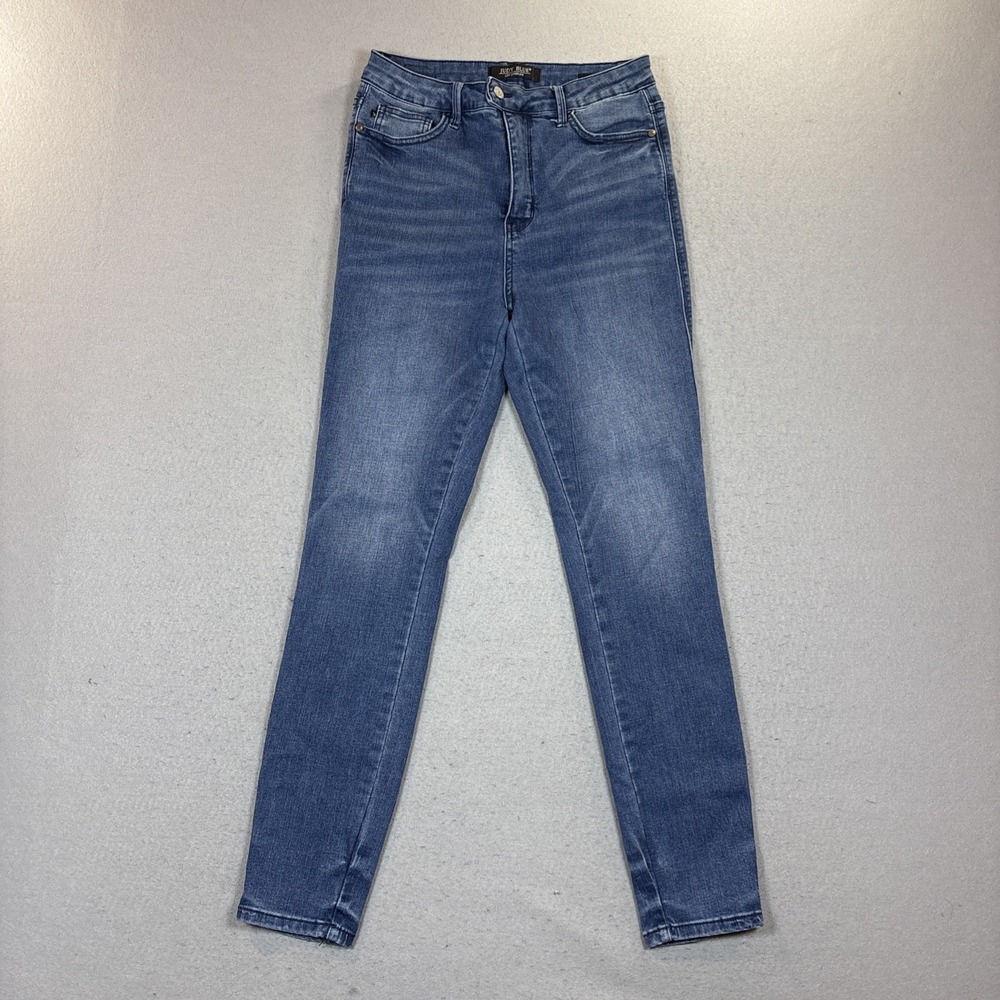 Judy Blue Los Angeles Jean Size 9/29 Skinny Fit Medium Wash Denim Raw Hem